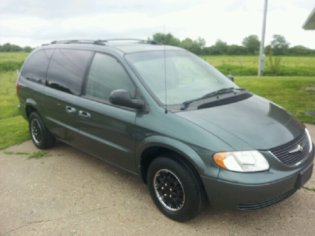 Chrysler Town and Country 2002 photo 4
