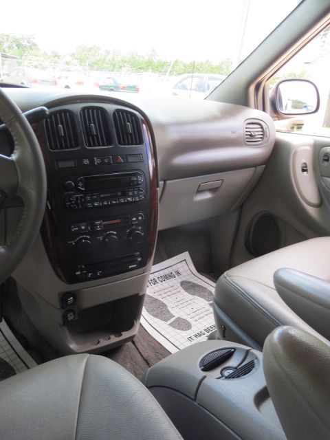 Chrysler Town and Country 2002 photo 21