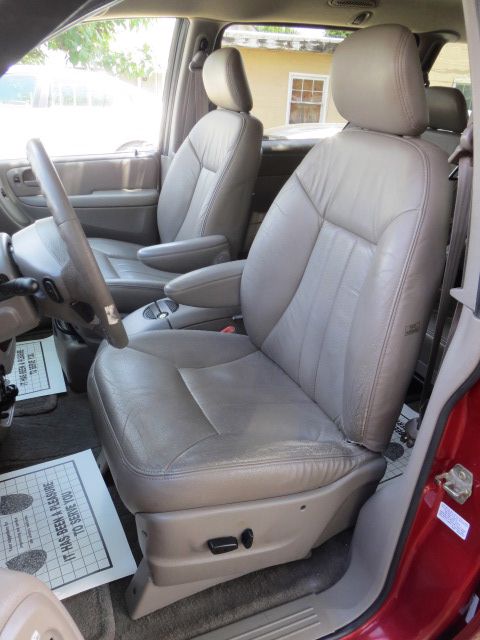 Chrysler Town and Country 2002 photo 27