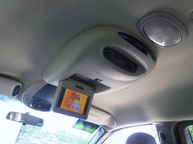 Chrysler Town and Country 2002 photo 3