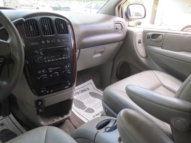 Chrysler Town and Country 2002 photo 30