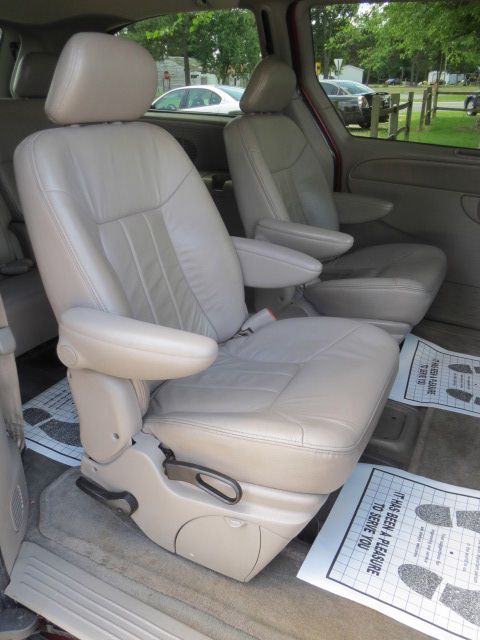 Chrysler Town and Country 2002 photo 33