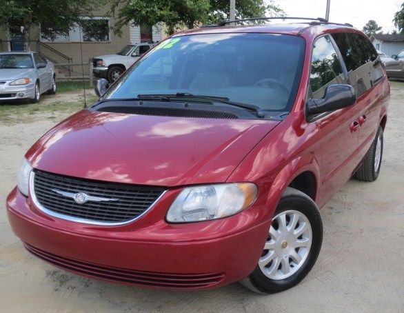 Chrysler Town and Country 2002 photo 4