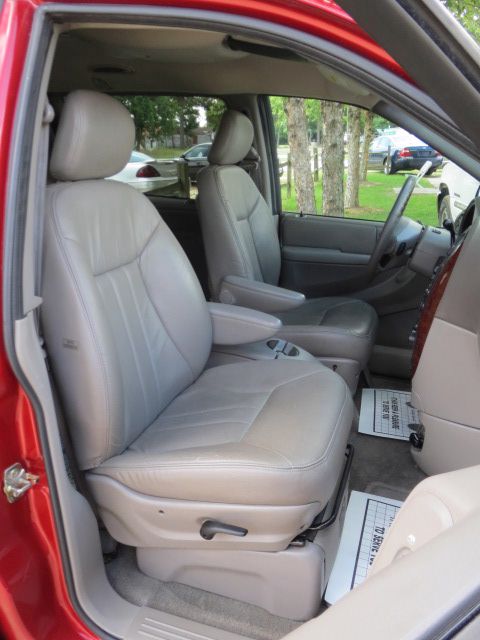 Chrysler Town and Country 2002 photo 45