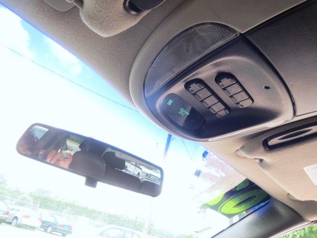 Chrysler Town and Country 2002 photo 5