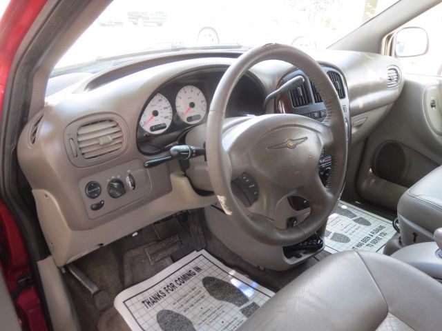 Chrysler Town and Country 2002 photo 51