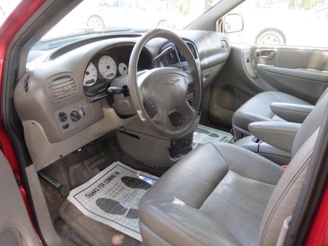 Chrysler Town and Country 2002 photo 52
