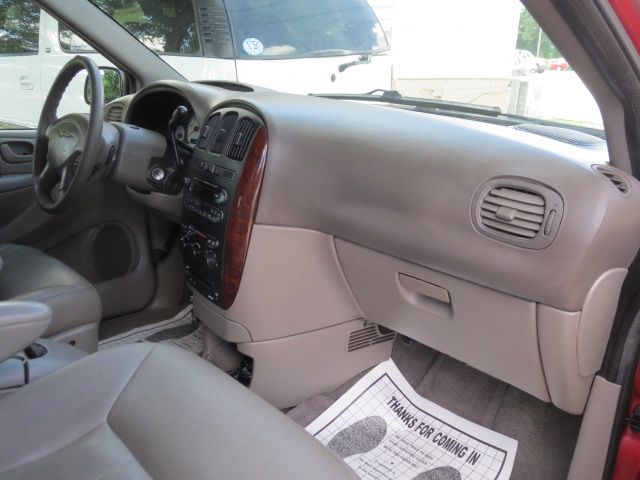 Chrysler Town and Country 2002 photo 58