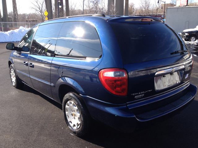 Chrysler Town and Country 2002 photo 4