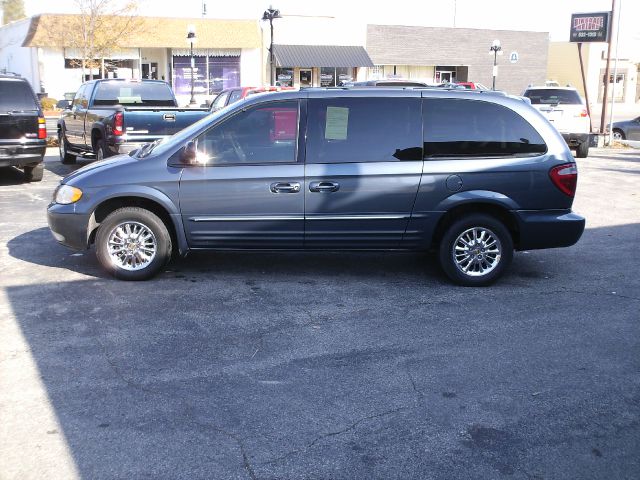 Chrysler Town and Country SLT 25 MiniVan