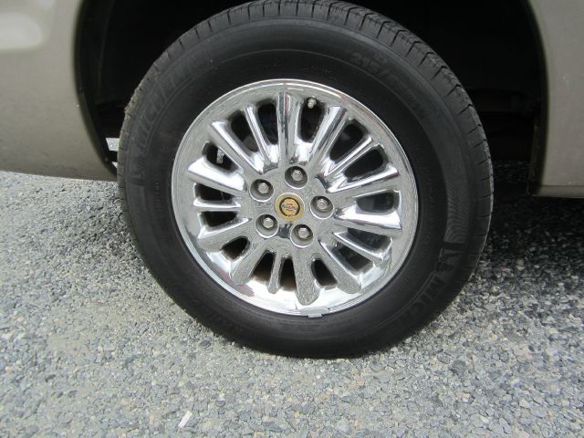 Chrysler Town and Country 2002 photo 3