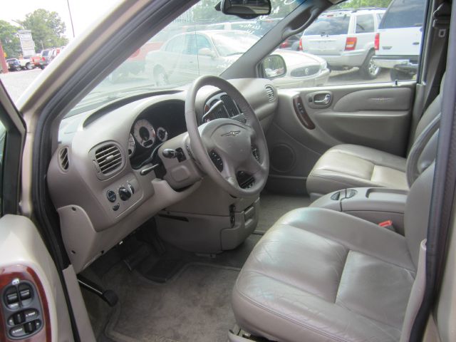 Chrysler Town and Country 2002 photo 4