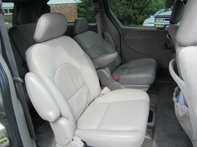 Chrysler Town and Country 2002 photo 8