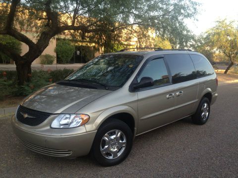 Chrysler Town and Country 2002 photo 3