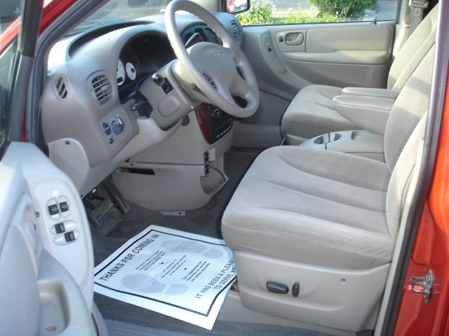 Chrysler Town and Country 2002 photo 1