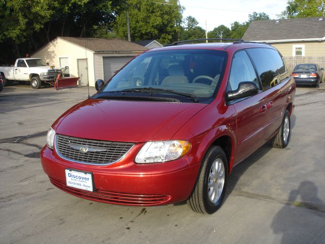 Chrysler Town and Country 2002 photo 3