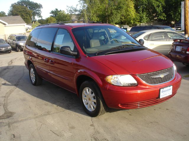 Chrysler Town and Country 2002 photo 4