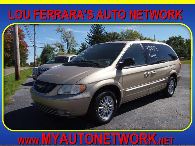 Chrysler Town and Country 2002 photo 4