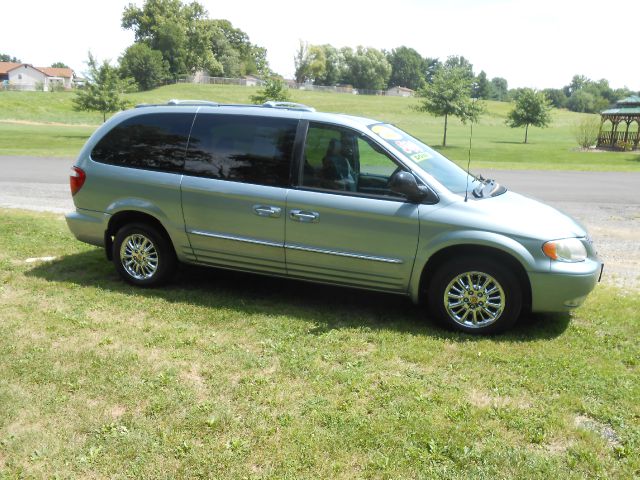 Chrysler Town and Country 2002 photo 4