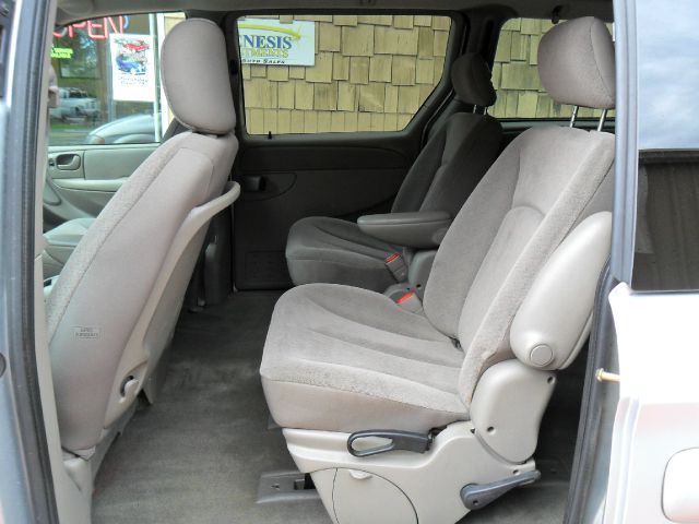 Chrysler Town and Country 2002 photo 3