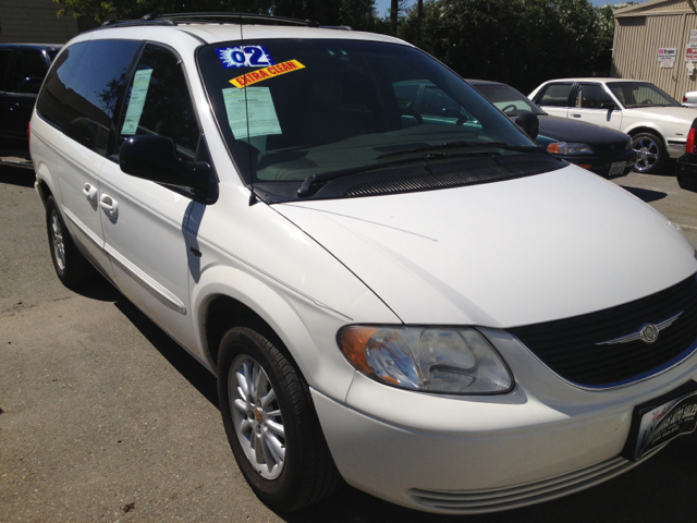 Chrysler Town and Country 2002 photo 3