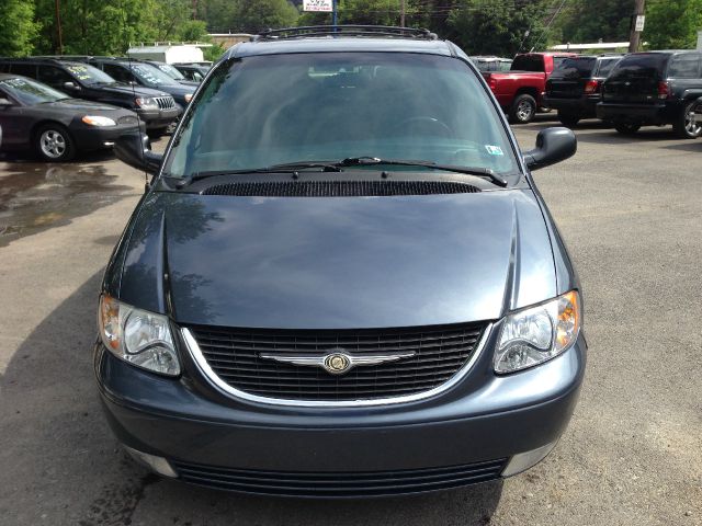 Chrysler Town and Country 2002 photo 18