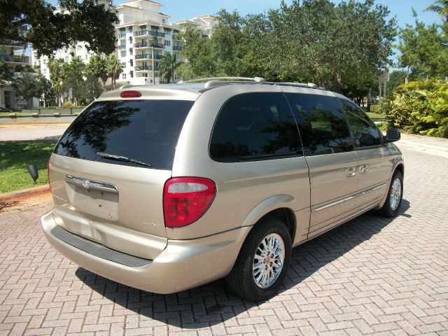 Chrysler Town and Country SLT 25 MiniVan