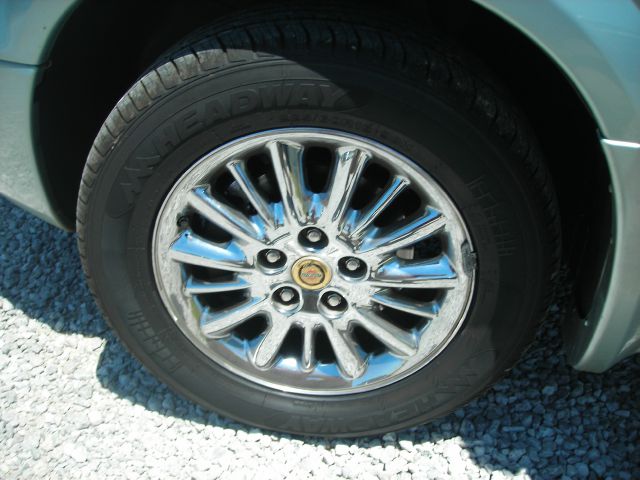 Chrysler Town and Country 2002 photo 1