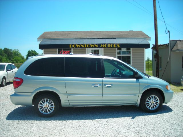 Chrysler Town and Country 2002 photo 12