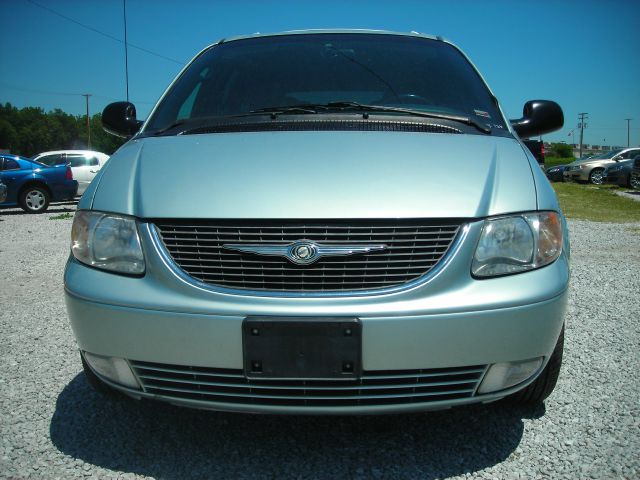 Chrysler Town and Country 2002 photo 13