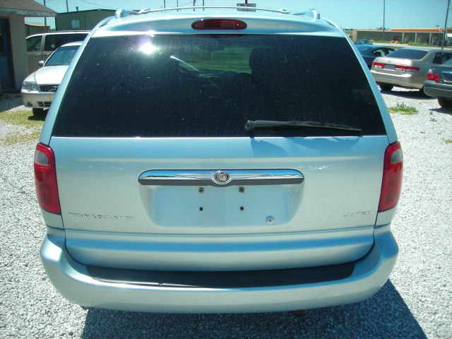 Chrysler Town and Country 2002 photo 2