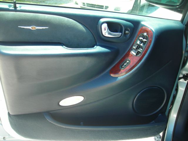 Chrysler Town and Country 2002 photo 5