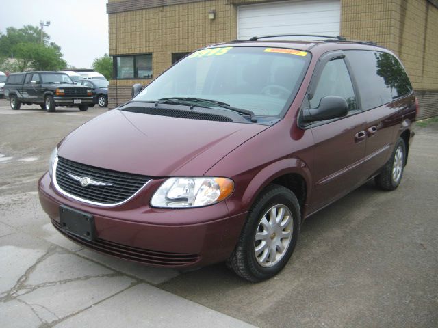 Chrysler Town and Country 2002 photo 3
