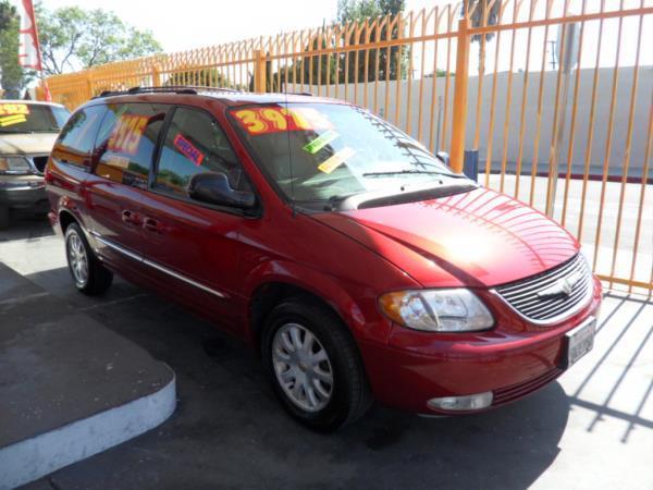 Chrysler Town and Country 2002 photo 1