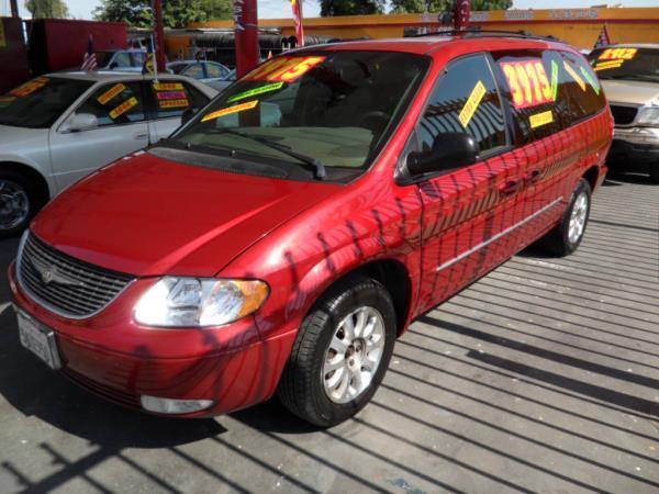 Chrysler Town and Country 2002 photo 4