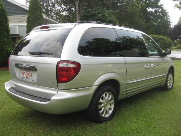 Chrysler Town and Country 2002 photo 4