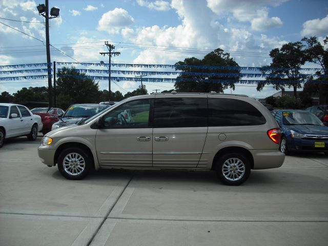 Chrysler Town and Country 2002 photo 4