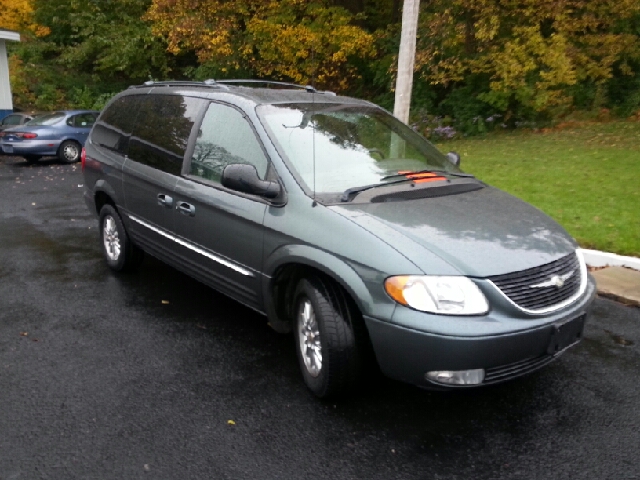 Chrysler Town and Country SLT 25 MiniVan