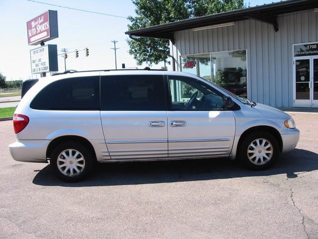 Chrysler Town and Country S Sedan Under FULL Factory Warranty MiniVan