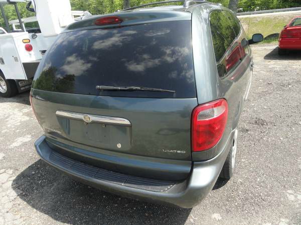 Chrysler Town and Country SLT 25 MiniVan