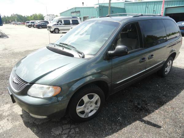 Chrysler Town and Country 2002 photo 1