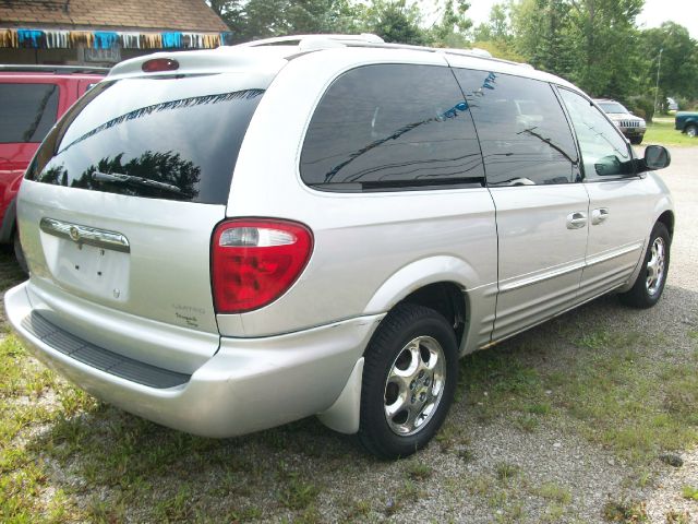 Chrysler Town and Country 2003 photo 2