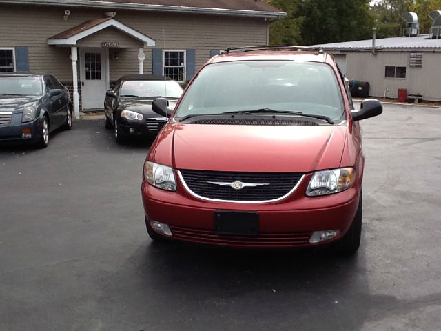 Chrysler Town and Country 2003 photo 1