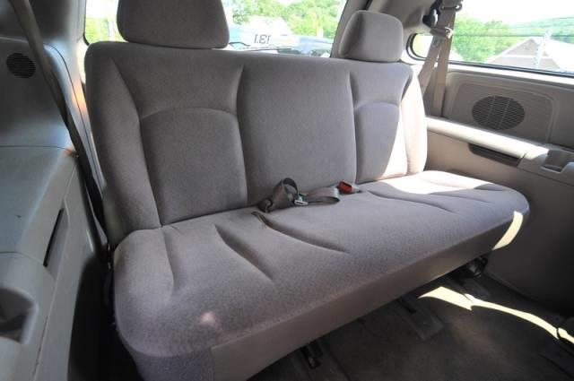 Chrysler Town and Country 2003 photo 3