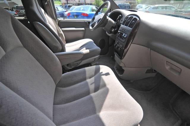 Chrysler Town and Country 2003 photo 4