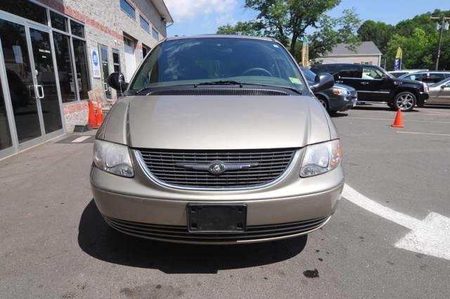 Chrysler Town and Country 2003 photo 5