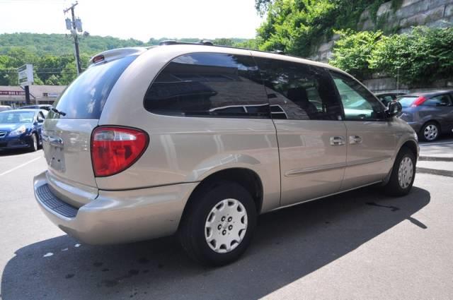 Chrysler Town and Country 2003 photo 6