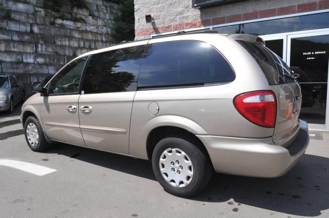 Chrysler Town and Country 2003 photo 8