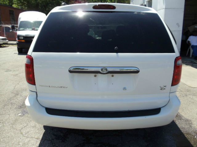 Chrysler Town and Country 2003 photo 12