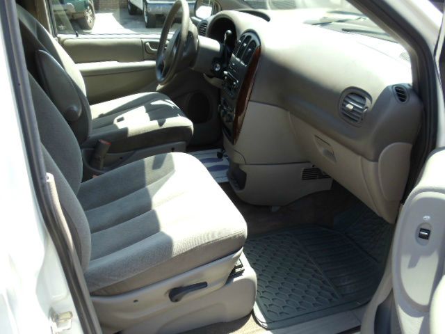 Chrysler Town and Country 2003 photo 15